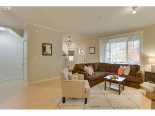 Photo #2: 20332926 Listing