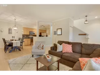 Photo #3: 20332926 Listing