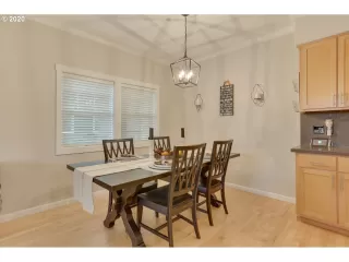 Photo #4: 20332926 Listing