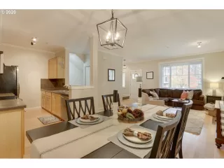 Photo #5: 20332926 Listing