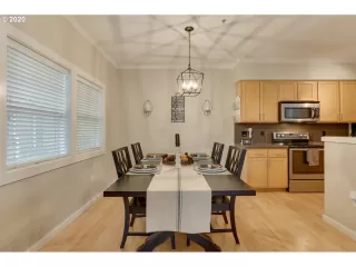 Photo #6: 20332926 Listing