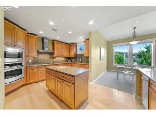 Photo #1: 20333410 Listing