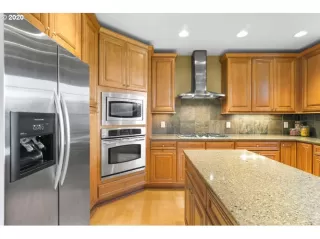 Photo #2: 20333410 Listing