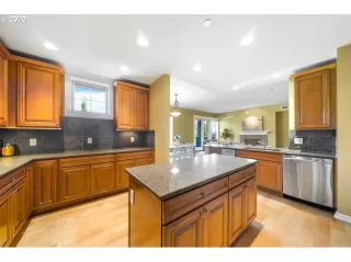 Photo #3: 20333410 Listing