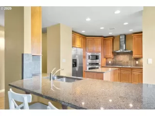 Photo #5: 20333410 Listing