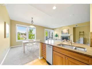 Photo #6: 20333410 Listing