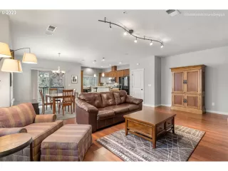 Photo #6: 20333937 Listing