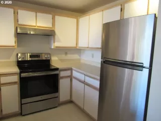 Photo #4: 20334561 Listing