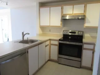 Photo #5: 20334561 Listing