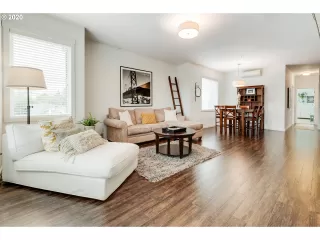 Photo #5: 20335351 Listing