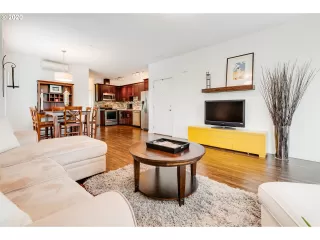 Photo #6: 20335351 Listing