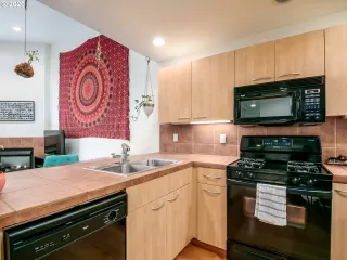 Photo #2: 20335816 Listing