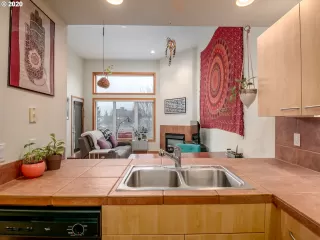 Photo #3: 20335816 Listing