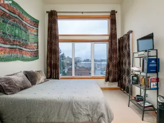 Photo #5: 20335816 Listing