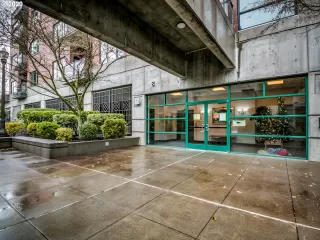 Photo #6: 20335816 Listing