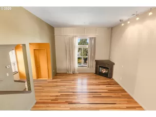 Photo #1: 20336908 Listing