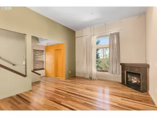 Photo #5: 20336908 Listing