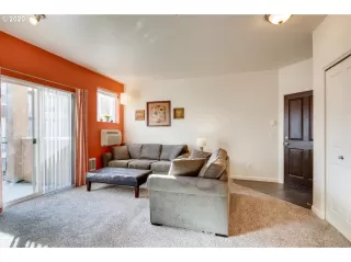 Photo #4: 20337055 Listing