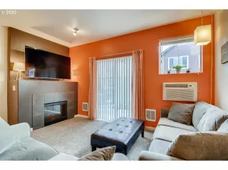 Photo #5: 20337055 Listing