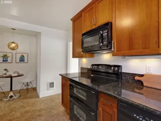Photo #1: 20337175 Listing 