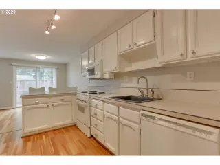 Photo #1: 20337476 Listing