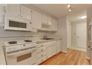 Photo #2: 20337476 Listing