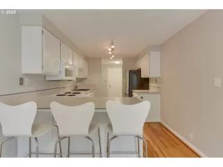 Photo #4: 20337476 Listing