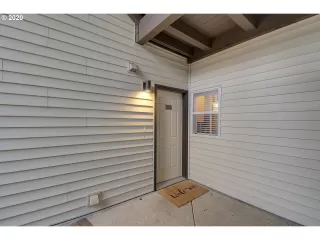 Photo #4: 20337568 Listing