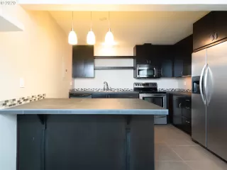 Photo #5: 20338067 Listing