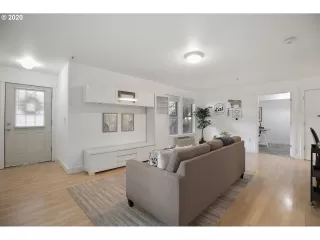 Photo #2: 20338702 Listing