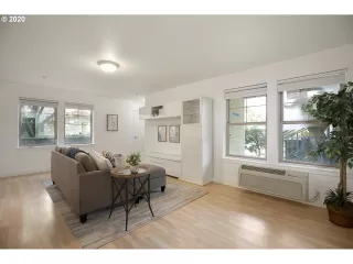 Photo #4: 20338702 Listing