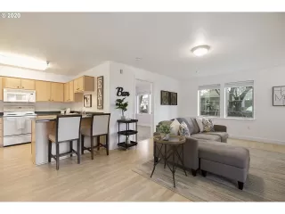 Photo #5: 20338702 Listing