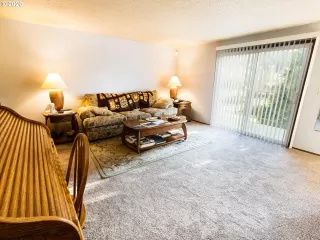 Photo #4: 20339424 Listing