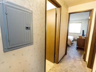 Photo #5: 20339424 Listing