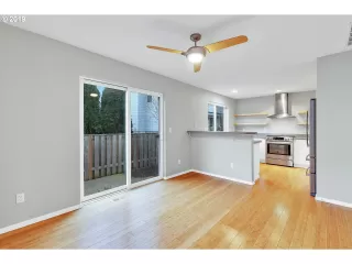 Photo #4: 20339516 Listing