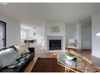 Photo #3: 20340599 Listing