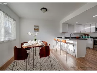 Photo #4: 20340599 Listing