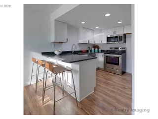 Photo #5: 20340599 Listing