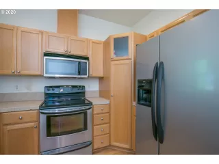 Photo #2: 20341043 Listing