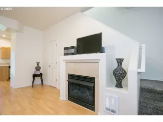 Photo #5: 20341043 Listing