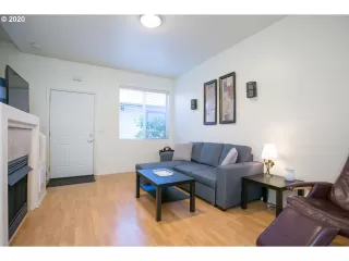 Photo #6: 20341043 Listing