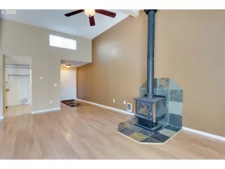 Photo #1: 20341877 Listing