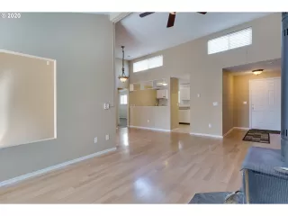 Photo #2: 20341877 Listing