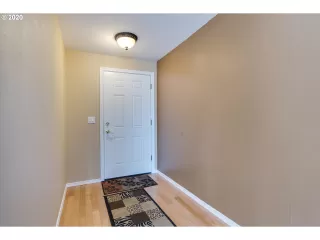 Photo #4: 20341877 Listing