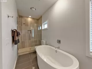 Photo #5: 20342842 Listing