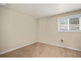 Photo #6: 20343596 Listing