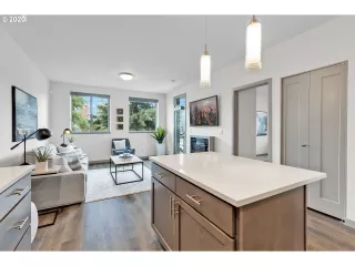 Photo #4: 20343700 Listing