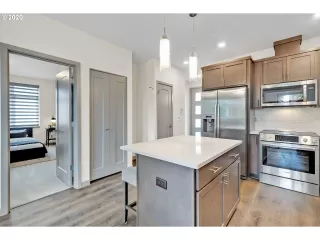 Photo #5: 20343700 Listing