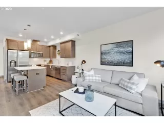 Photo #6: 20343700 Listing
