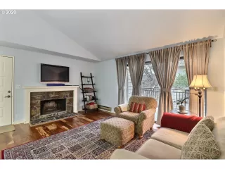 Photo #5: 20344178 Listing